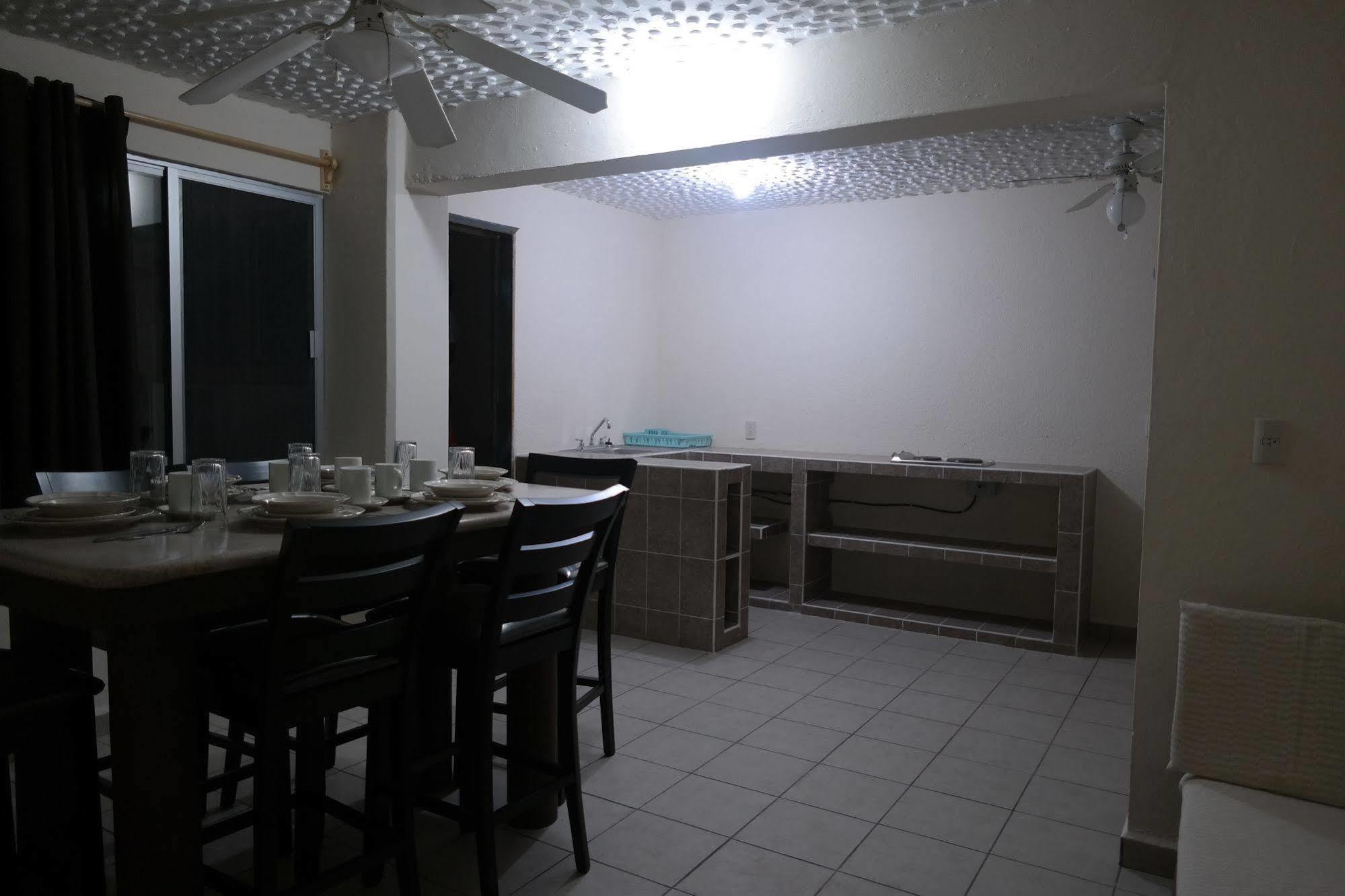 Isabel Suites Сиуатанехо Екстериор снимка